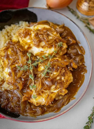 Delicious French Onion Chicken Recipe (Quick and Easy!)
