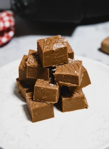 Deliciously Easy Slow Cooker Gingerbread Fudge Recipe