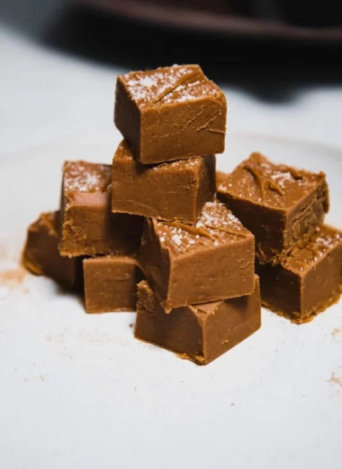 Delightful Slow Cooker Gingerbread Fudge Recipe