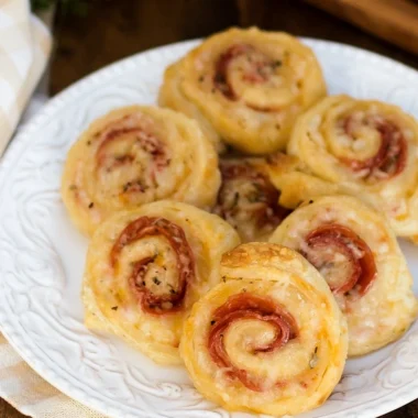 Easy Cheesy Pepperoni Pinwheels Recipe