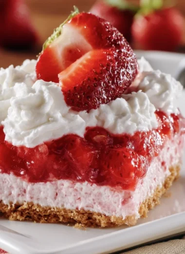 Grandma’s No-Bake Strawberry Delight Recipe