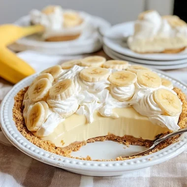 No Bake Banana Pudding Pie Recipe (Quick and Easy!)