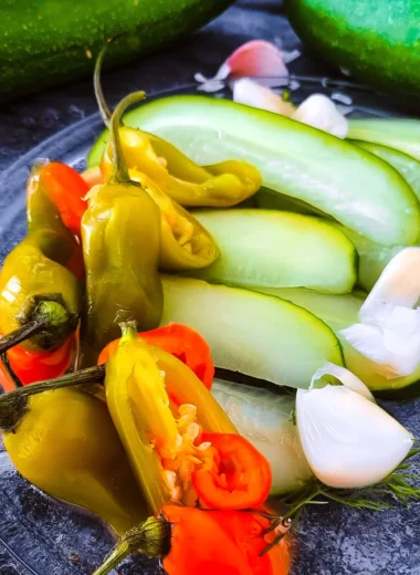 Homemade Habanero Garlic Pickles Recipe (Spicy & Crunchy!)